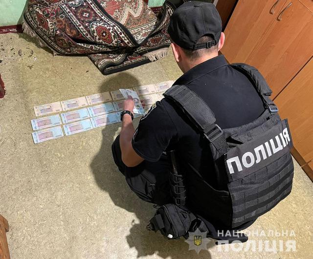 Наркотики, оружие и боеприпасы изъяли полицейские Днепропетровщины во время обыска у 35-летнего мужчины