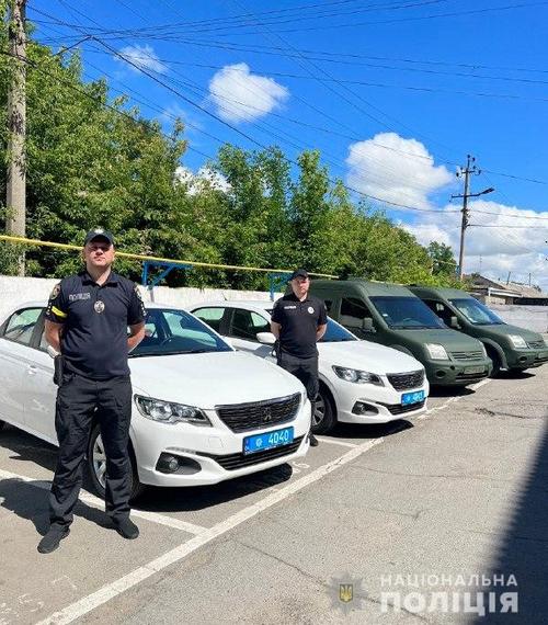 Пять автомобилей передали подразделениям полиции Днепропетровщины, документирующим последствия вражеских атак