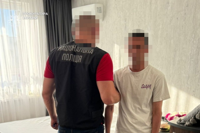 Збували метамфетамін поштою та під час особистих зустрічей: на Дніпропетровщині підозрюють трьох чоловіків
