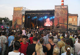 ����� 5000 ������� ��������� �� ������� ������������