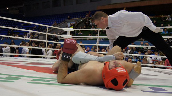 Константин Тимченко выполнял роль ведущего рефери. Днепродзержинские бойцы завоевали на кубке мира по казацкому двобою пять медалей