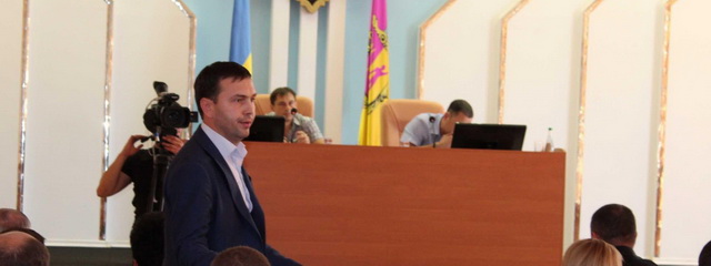 Депутат Сергей Павлюк выступает в поддержку Анатолия Савенко. Из состава Каменского исполкома исключили бывшего помощника одиозного нардепа Олега Царева