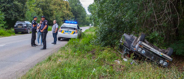 В Слобожанском ВАЗ потерял колесо и перевернулся