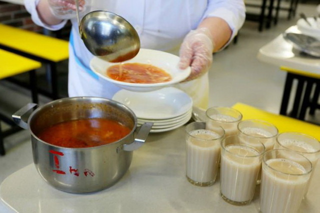 Кого будут кормить бесплатно в школах Каменского