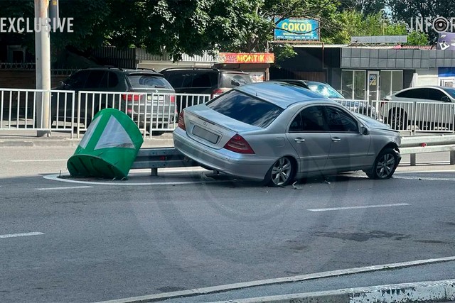      Mercedes    Honda   :   