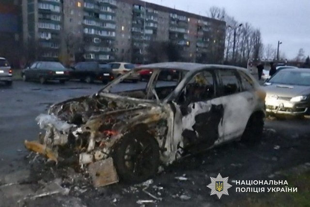 Поліція Кривого Рогу повідомила про підозру підлітку за підпал автомобілів