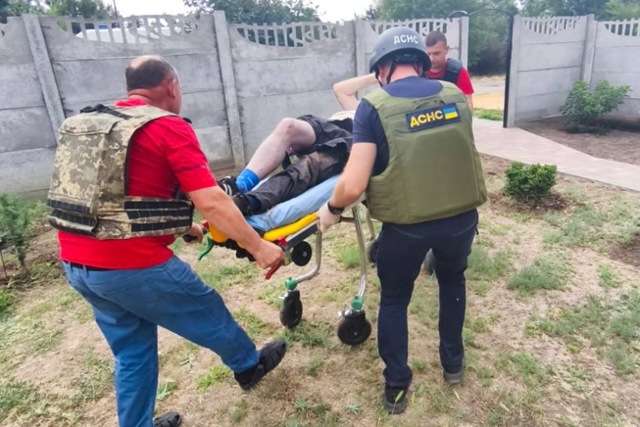 Дев'ятеро людей поранено. Понад 20 разів ворог атакував три райони Дніпропетровщини безпілотниками, артилерією і ракетами