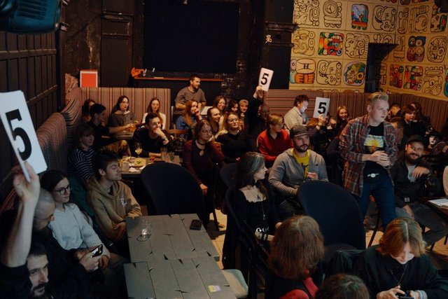 Літературний слем. Надано LitSlamUA Поэты из разных городов Украины соберутся на литературный слэм в Каменском