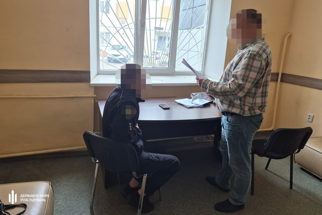До 18 тисяч доларів за «вирішення» питань із ТЦК та виїзд за кордон: у Дніпрі судитимуть правоохоронця