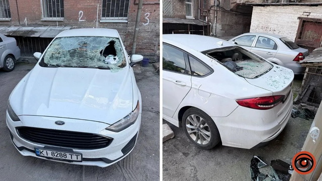У центрі Дніпра у дворі помітили розбитий Ford Fusion зі слідами крові на двері: що кажуть в поліції