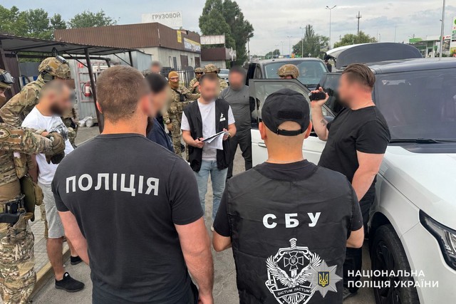 В Днепре полицейские разоблачили две организованные наркогруппировки и сообщили о подозрении 15 фигурантам