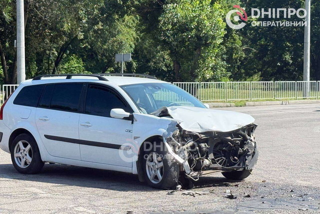 У Дніпрі на Набережній Заводській зіткнулися Renault та Subaru