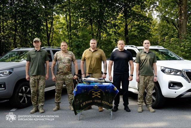 Дніпропетровщина передала нашим захисникам два пікапи Peugeot