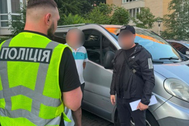 На Дніпропетровщині поліцейські затримали голову ліквідаційної комісії державного підприємства на вимаганні 3 млн гривень неправомірної вигоди