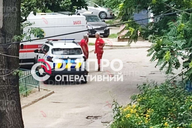 В Днепре на Солнечной Набережной возле многоэтажки обнаружили труп: подробности
