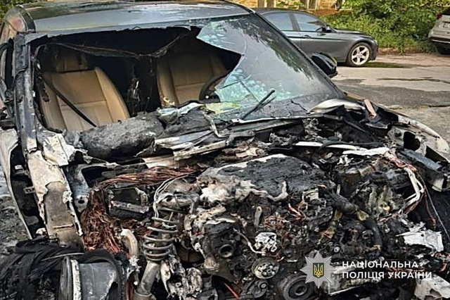 У Дніпрі затримали 16-річного підозрюваного у підпалі двох автомобілів