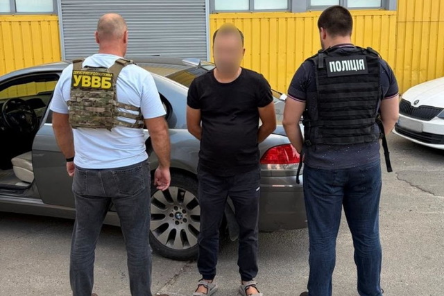$8 000 за переправлення до Білорусі – дніпрянина затримали після отримання першого траншу