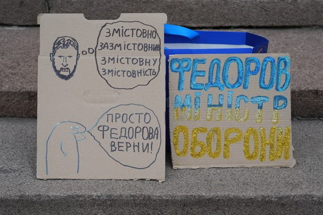 «Хочемо, аби на посаді міністра оборони була ефективна людина». Дніпряни мітингують восьмий день поспіль