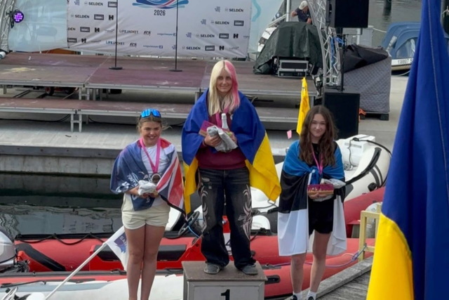 Днепрянка Арина Дужа стала чемпионкой мира среди юниоров по парусному спорту в Германии