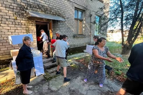 Представители ООН доставляют гуманитарную помощь жителям Никопольского района