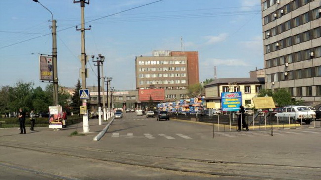 В Каменском запретят стоянку машин возле проходной Днепровского меткомбината