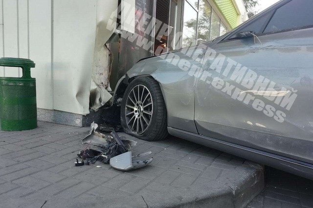      Mercedes   Toyota    