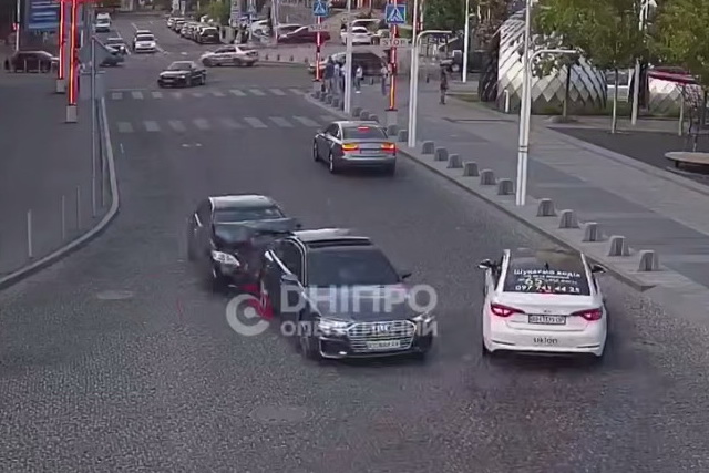 ³   :      -   Audi ( )