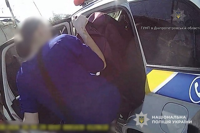 Спасение после удара: патрульные Никопольского района эвакуировали раненых из автобуса после атаки вражеского беспилотника