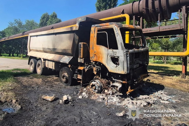 Криворізькі поліцейські затримали двох жінок, які підпалили автомобілі за гроші