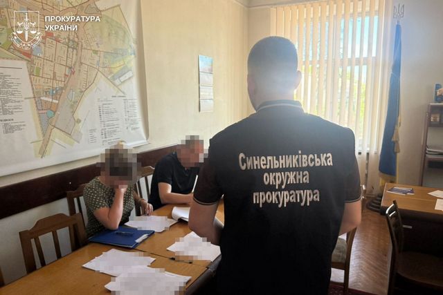 Майже 5 млн грн збитків на закупівлі житла для ДБСТ – на Дніпропетровщині обвинувачують міського голову та двох службовиць