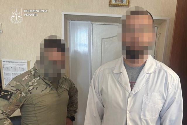 За 7 тисяч доларів обіцяли вивезти військовослужбовця з частини – на Дніпропетровщині викрито трьох осіб