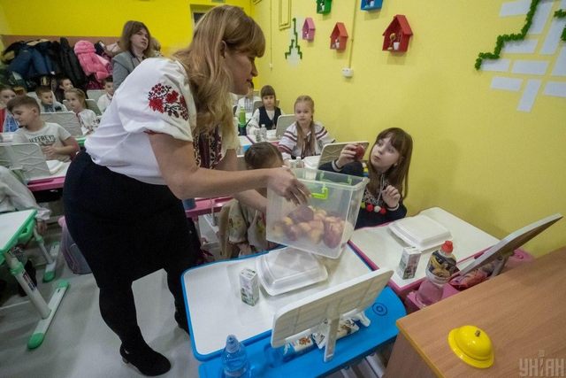 фото УНІАН, Андрій Марієнко Корецький анонсував збільшення заробітної плати педагогів з 1 вересня
