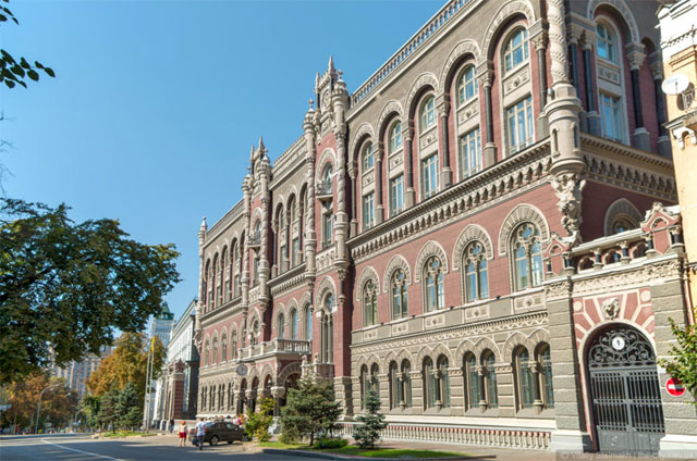 НБУ різко збільшує ліміт на купівлю валюти населенням: що зміниться з 11 серпня