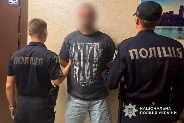 У центрі Дніпра група чоловіків влаштувала конфлікт із охоронцями та відкрила стрілянину