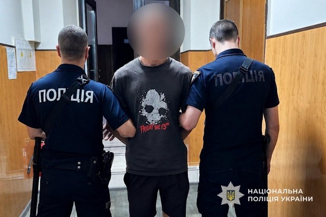 Поліція Дніпра затримала 22-річного підозрюваного у нанесенні тяжких тілесних ушкоджень 60-річному чоловіку