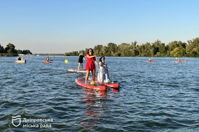 От сапов до драгонботов. В Днепре устроили масштабное шествие на воде Dnipro Water Fest