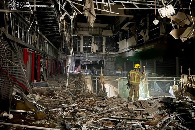 У Слобожанському вночі росіяни обстріляли торговельно-розважальний центр