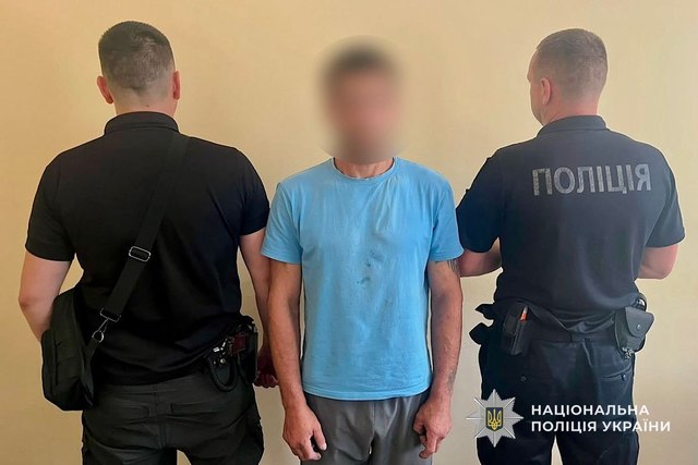 У Дніпрі поліцейські затримали підозрюваного у пограбуванні 64-річної містянки