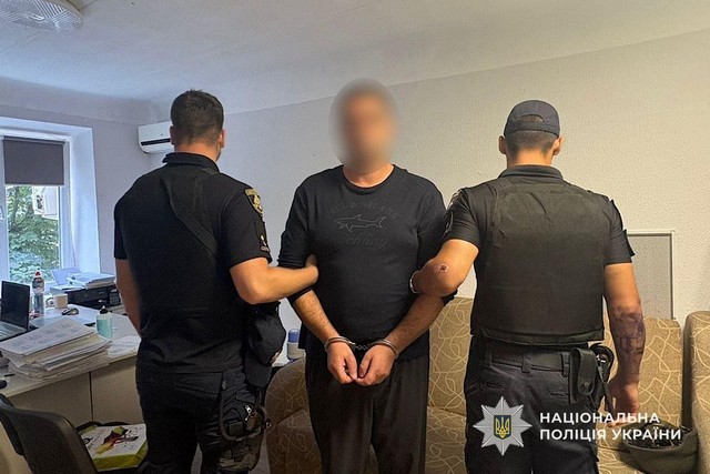 Ограбление в подъезде: следователи Днепра сообщили о подозрении злоумышленнику