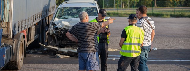 ДТП на Криворожском шоссе: Volkswagen врезался в грузовик