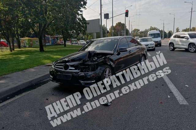      Mercedes   Mazda