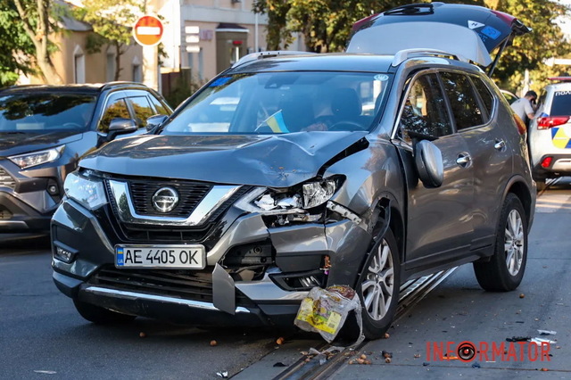         Nissan  :   