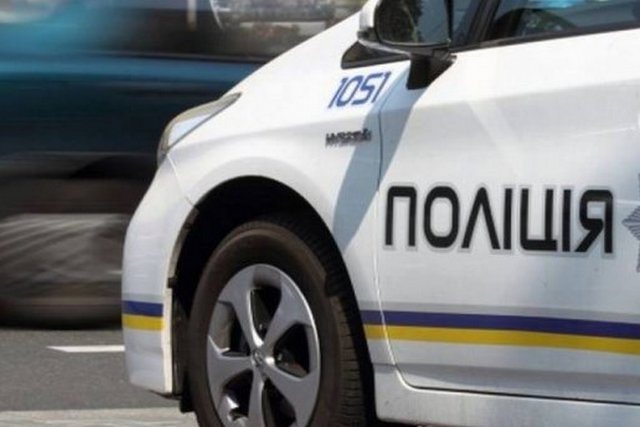 В Каменском патрульный автомобиль переехал мужчину, который лег под авто, двигавшееся задним ходом