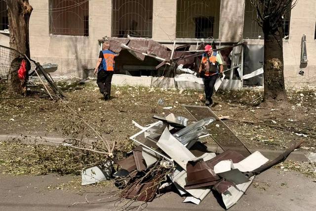 Унаслідок чергової російської атаки у Дніпрі також постраждали дві школи та амбулаторія