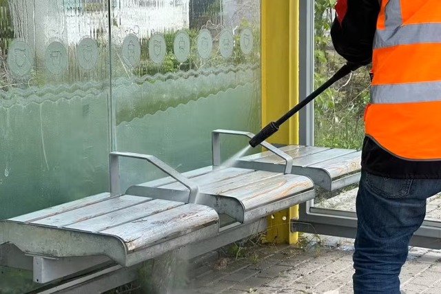 У Дніпрі додатково виділять 5 мільйонів гривень на прибирання зупинок та укриттів