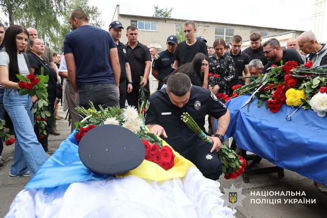 В Павлограде простились с погибшими полицейскими Александром Григоренко и Сергеем Шматко