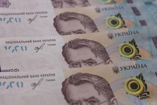 Базовая соцпомощь для украинцев: кому государство доплатит до 4500 гривень