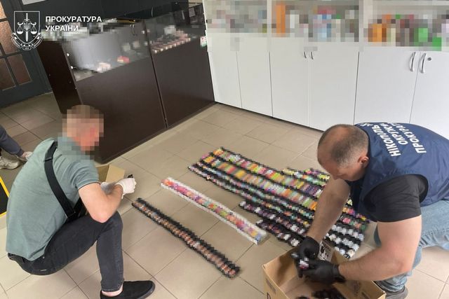 В Никополе предприниматель наладил незаконное изготовление и сбыт жидкостей для электронных сигарет