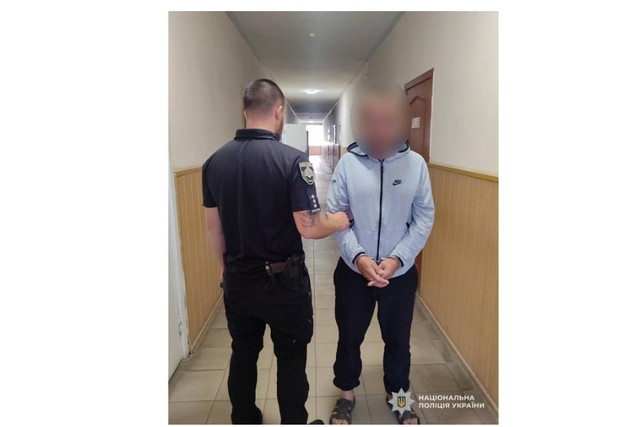 Підпалив будинок співмешканки: поліцейські Дніпропетровщині затримали підозрюваного