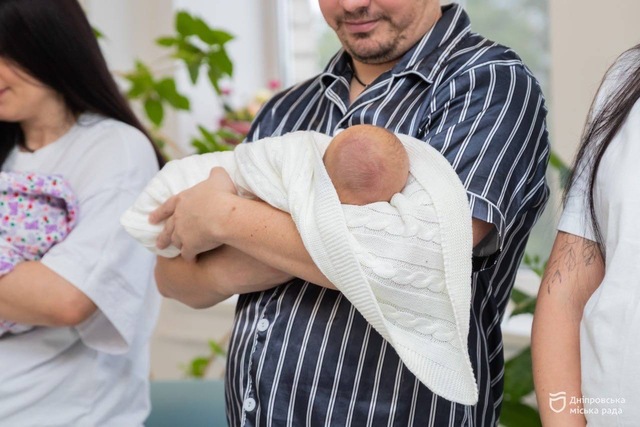 У День міста у Дніпрі народилося 12 дітей — родини отримають по 10 тисяч гривень на кожне немовля